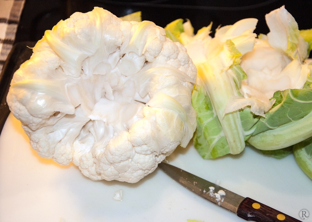 Blumenkohl zum Kochen oder Dünsten vorbereitet