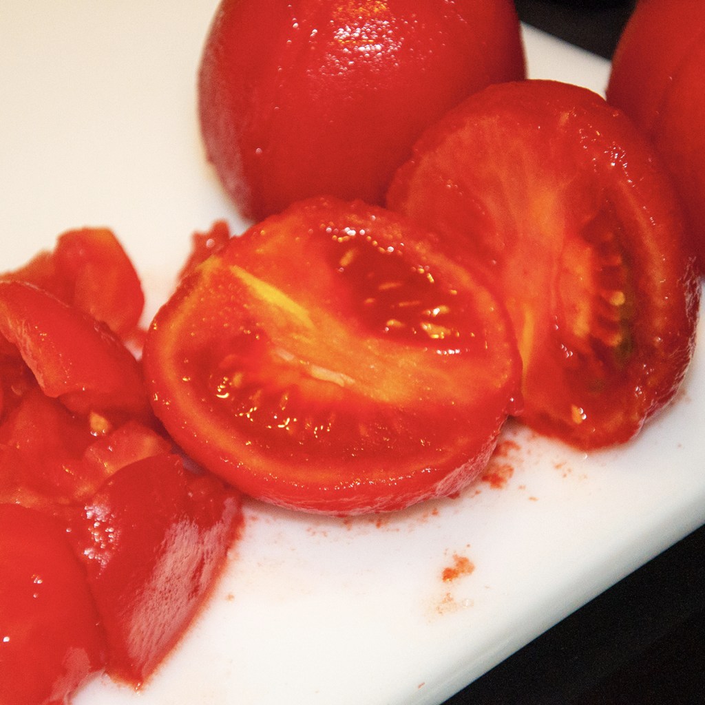 Artischocken-Tomatensuppe mit Fisch